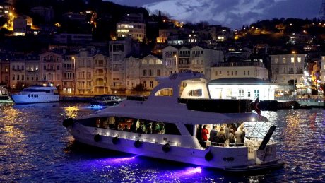 Dinner Cruise Bosphorus on a Luxurious Private Yacht - 2